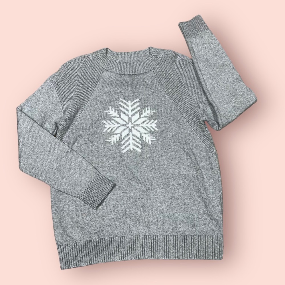 Pre-Owned Talbots grey sweater with snow flake on front. Men: M Unisex